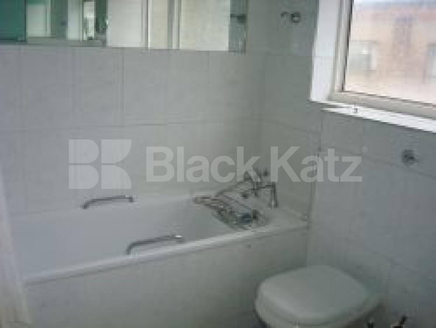 			MINS TO PARLIAMENT FIELDS, 2 Bedroom, 1 bath, 1 reception Flat			 Glenhurst Avenue, KENTISH TOWN-DARTMOUTH PARK